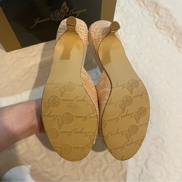 Joan Boyce Bejeweled Heels Women’s 7.5 168885 Tan/ Cream Silver Classic - Picture 7 of 10